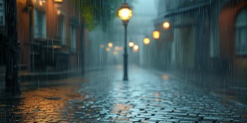 雨和你都很浪漫究竟出自哪首歌？